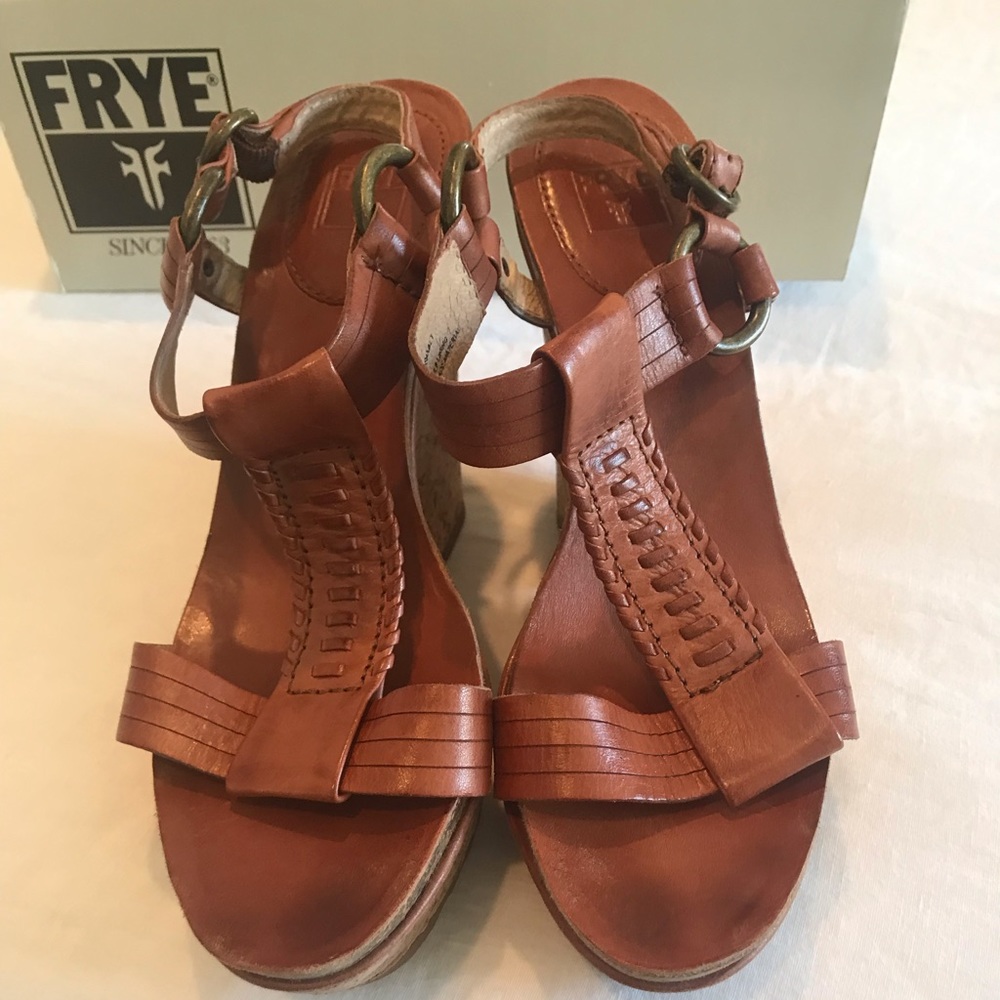Frye Braylin Artisanal Wedge (Cognac)